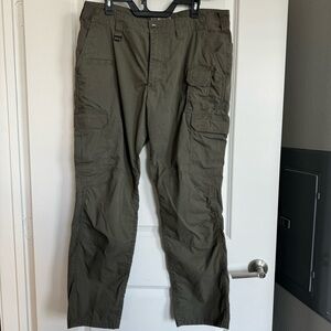 Army green cargo pants | baggy pants big pants